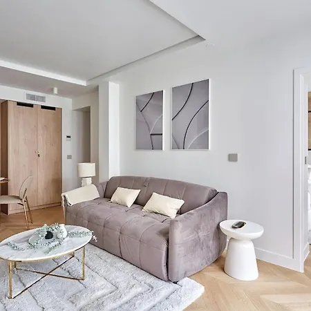 Centre De By Prestige Paris