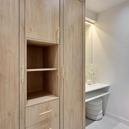 Centre De By Prestige Parigi