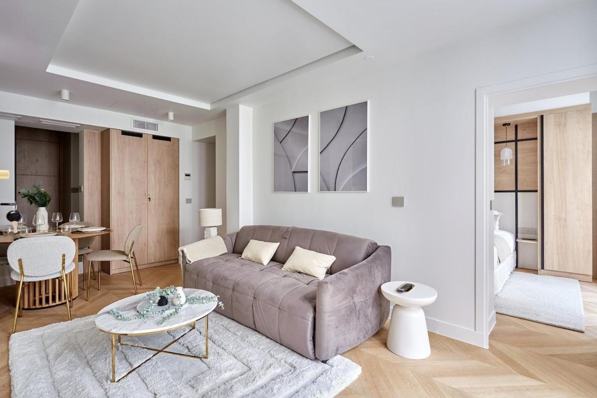 Centre De By Prestige Paris
